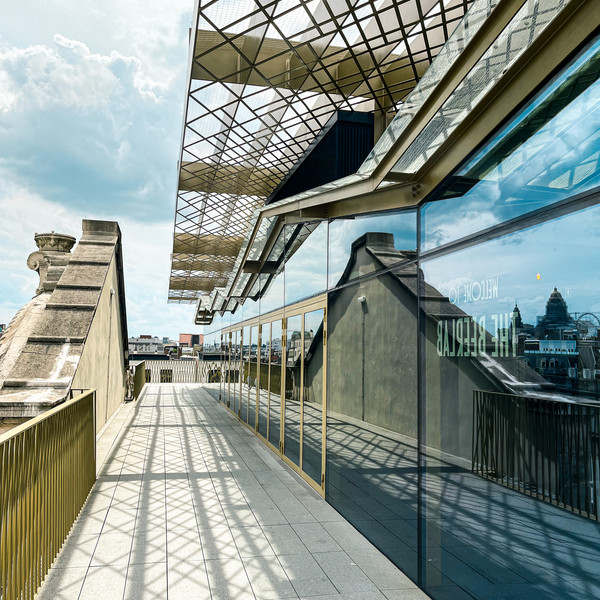 Drempelluwe gevelafwatering voor de Skybar in het beursgebouw