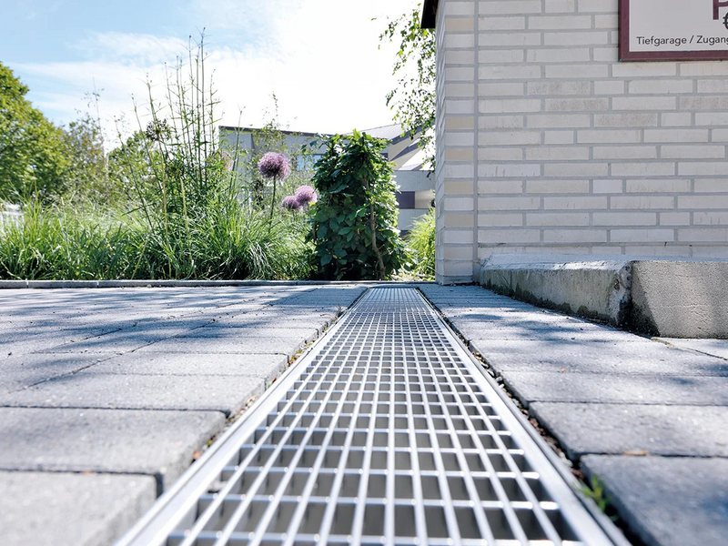 Comment évacuer les eaux d'un trottoir, d’un jardin, d’une terrasse ou d’une allée ?