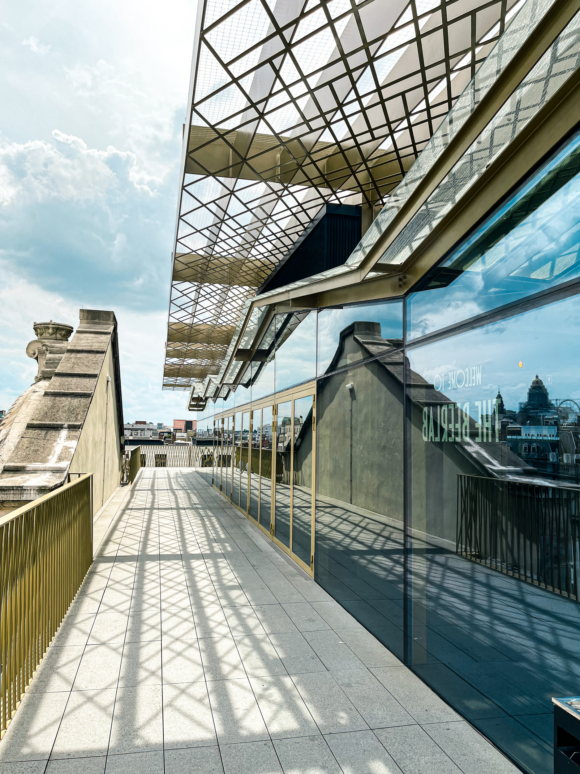 Drempelluwe gevelafwatering voor de Skybar in het beursgebouw